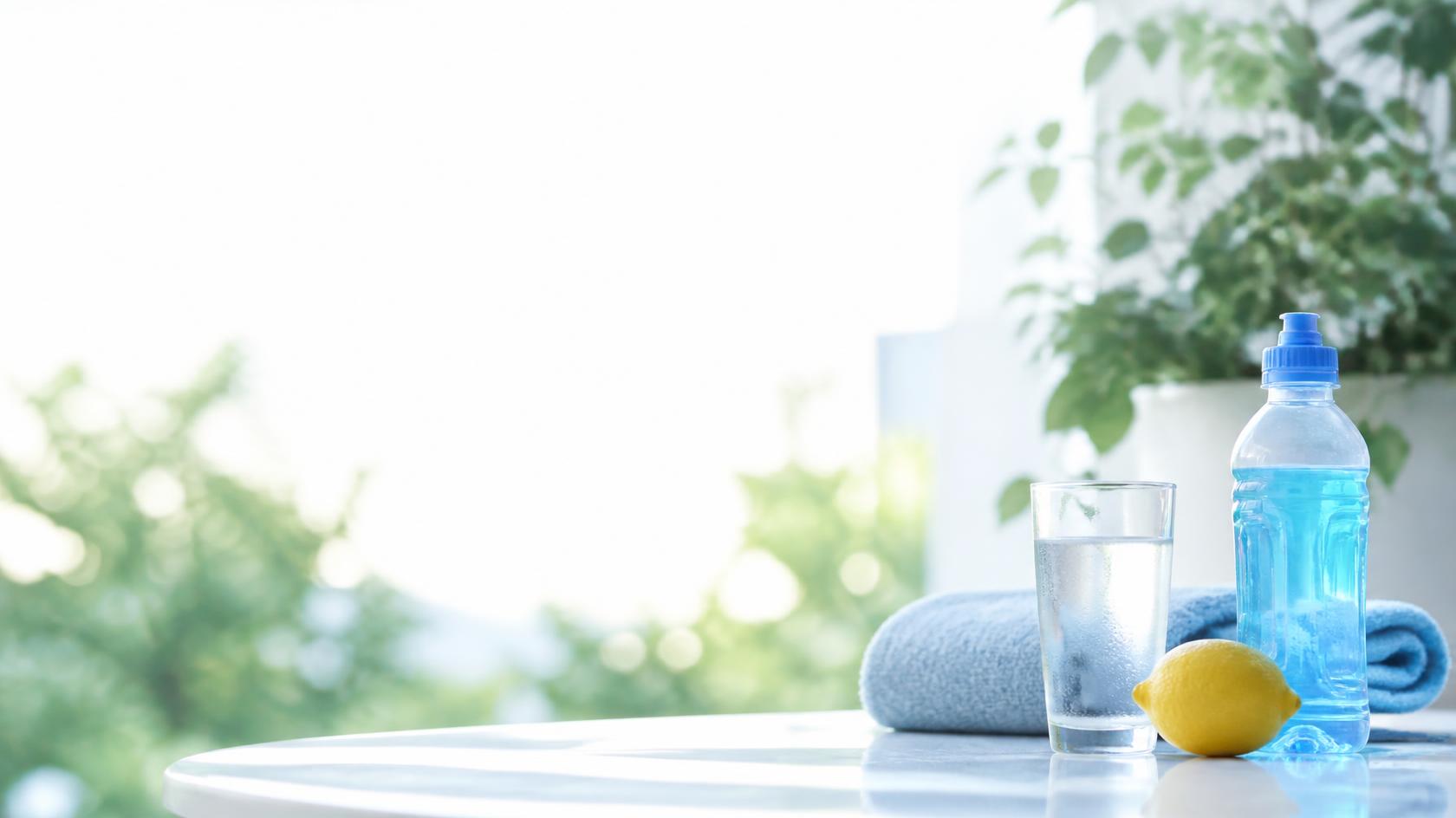 水だけ飲めば大丈夫？健康のために知っておきたい正しい水分補給